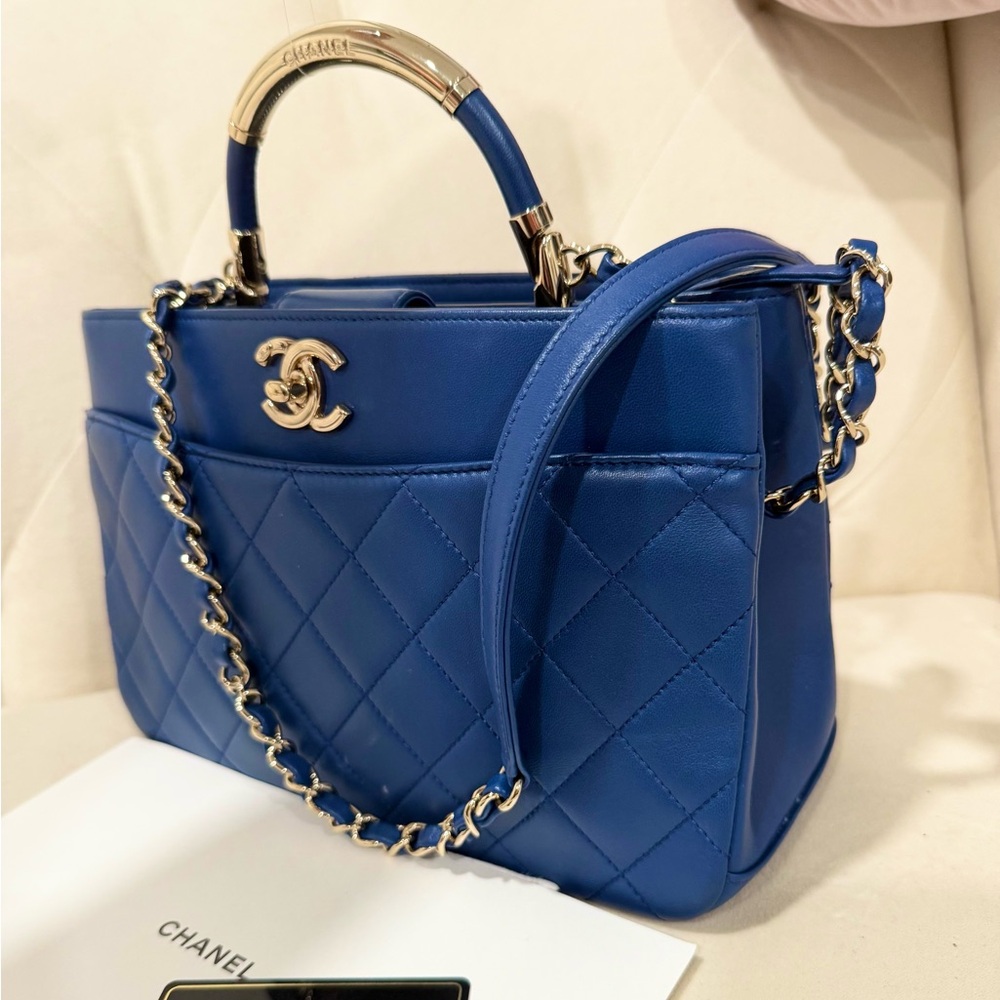 Chanel Royal Blue Quilted Shoulder Bag - Picture 4 of 10